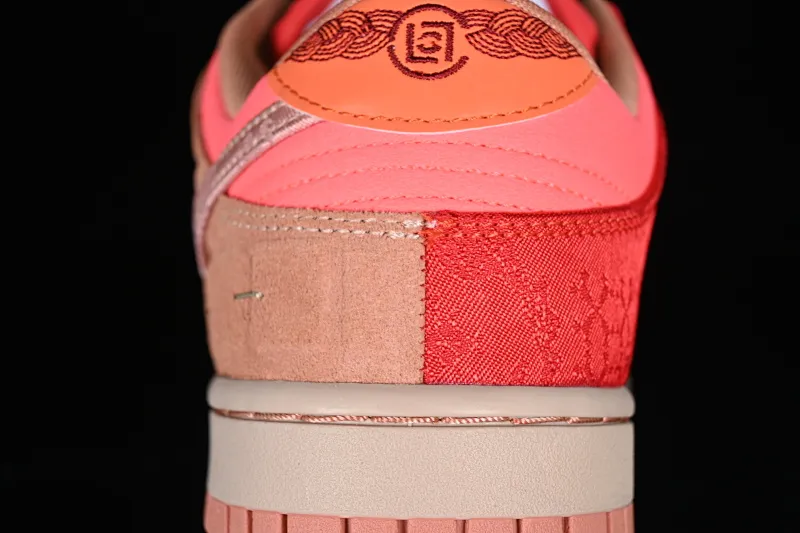 All Categories Nk SB Dunk Series Nk SB Dunk Low Low-top sneakers Clot x Dunk Low "What The" joint model Yuanyang color SB low-top casual sneakers FN0316-999